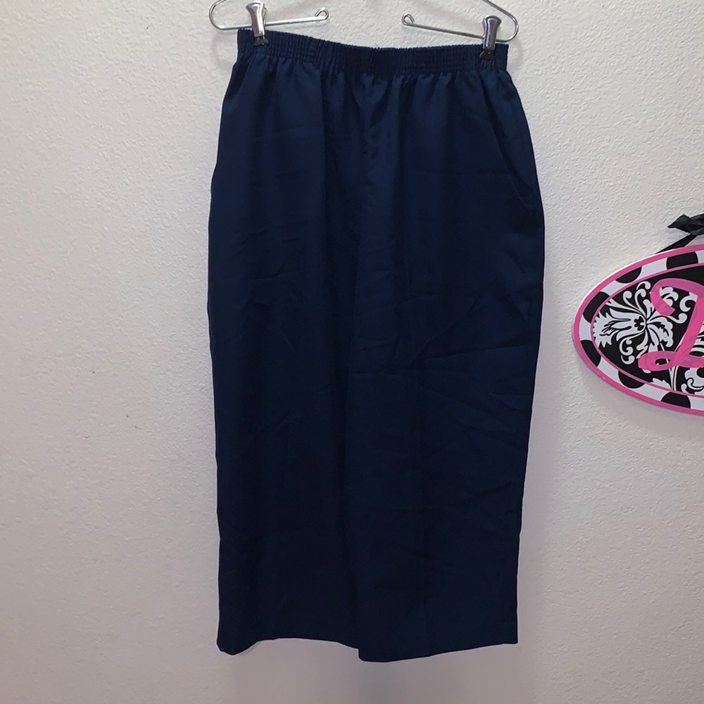 Briggs vintage navy blue casual pull on capris pants